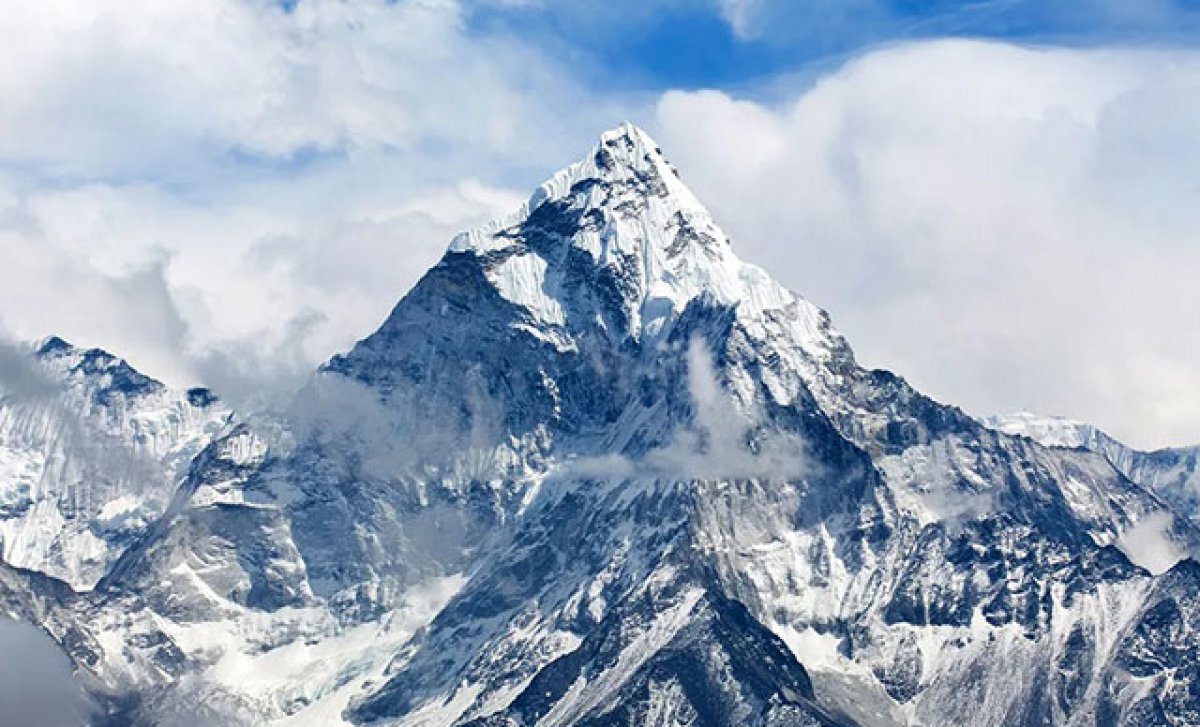 First coronavirus case detected on Everest #1