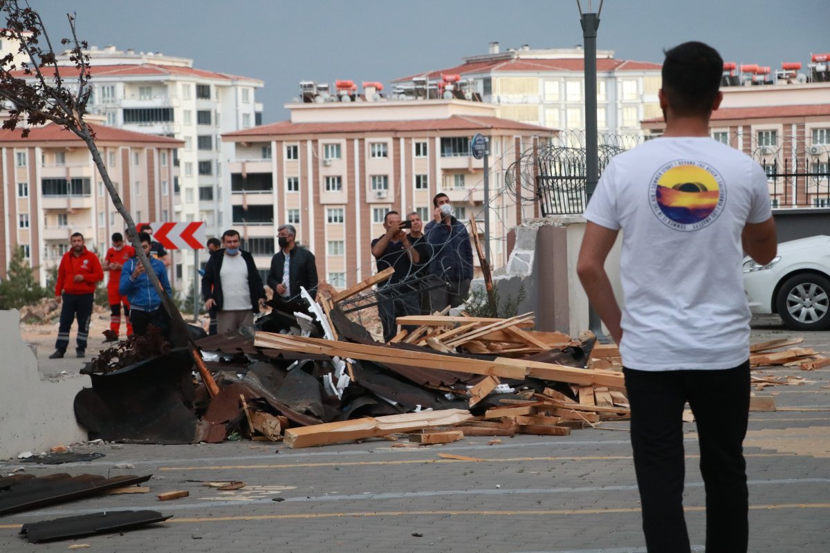 Gaziantep'te çatının uçma anları