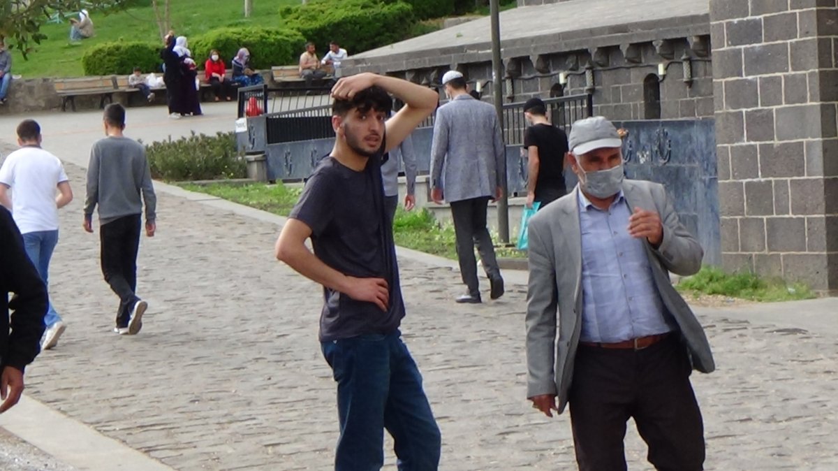 Diyarbakır'da caddeler doldu, tedbirler yok sayıldı