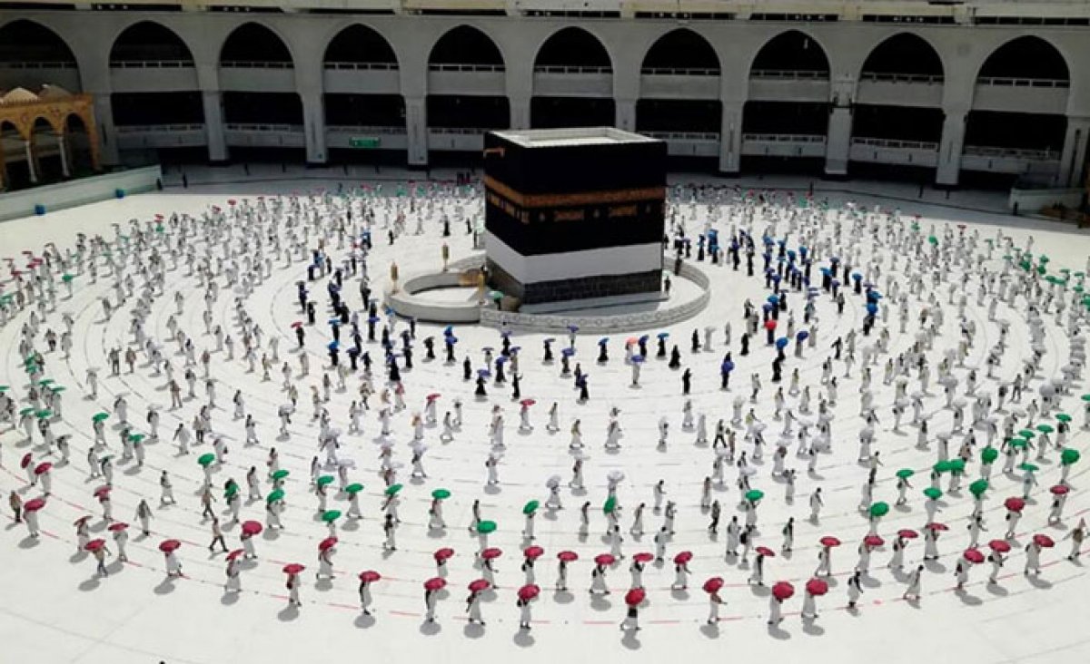 Female attendant in Hajj and Umrah visits in Saudi Arabia #3