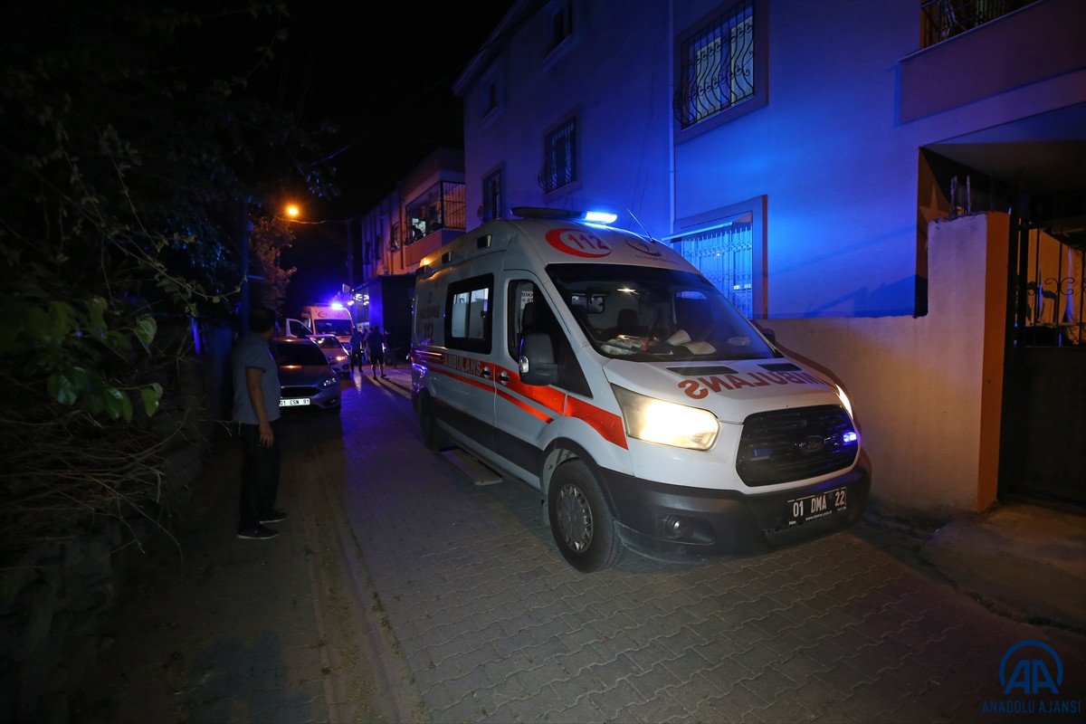 Adana da bir kişi tartıştığı babası ve ağabeyini bıçaklayarak öldürdü #7