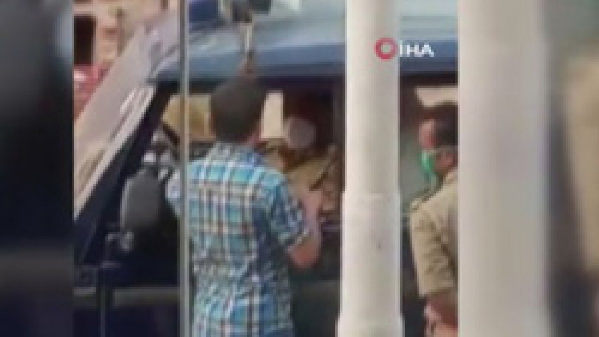 He slapped the policeman who was fined for not wearing a mask in India