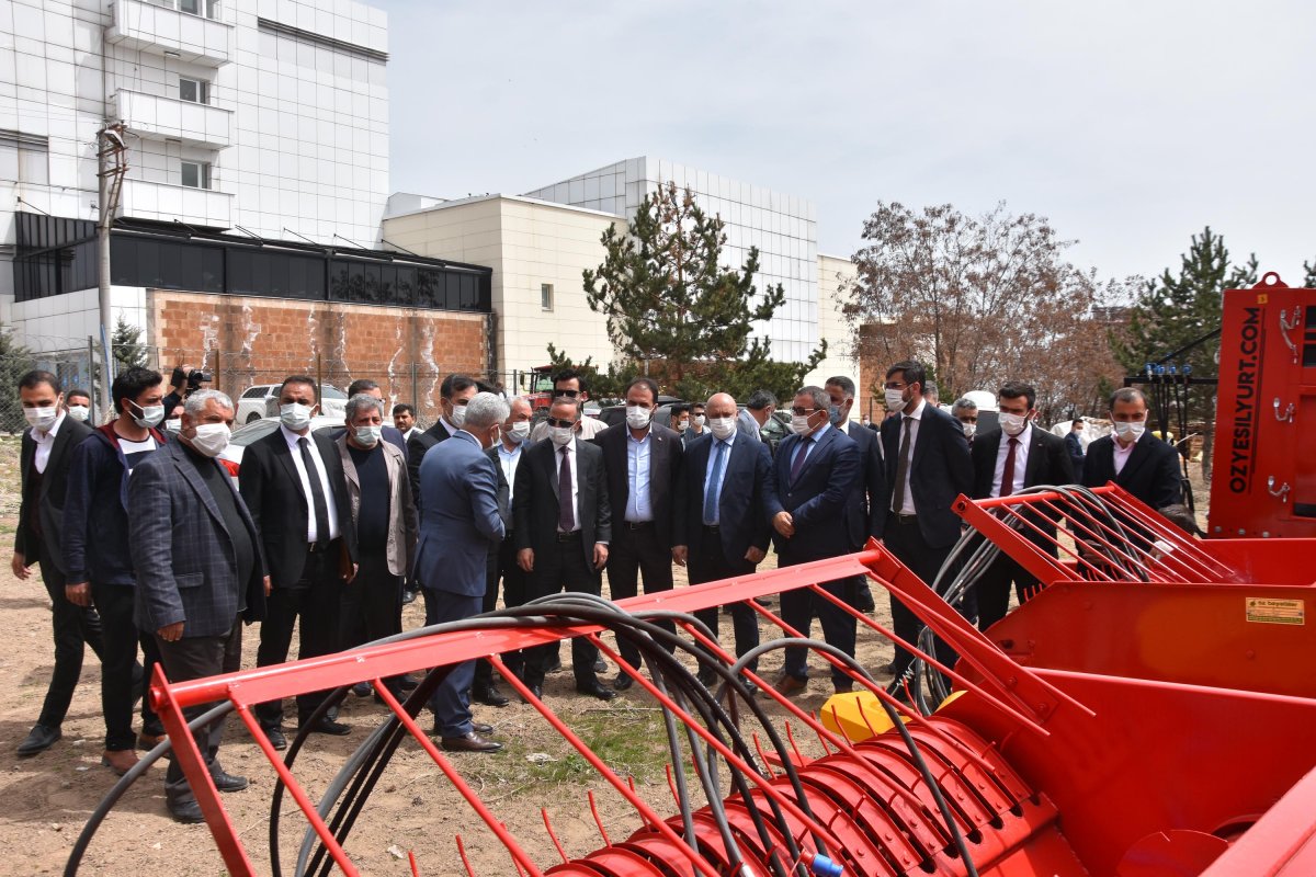 Bitlis'te çiftçiye 354 bin TL'lik ekipman desteği verildi