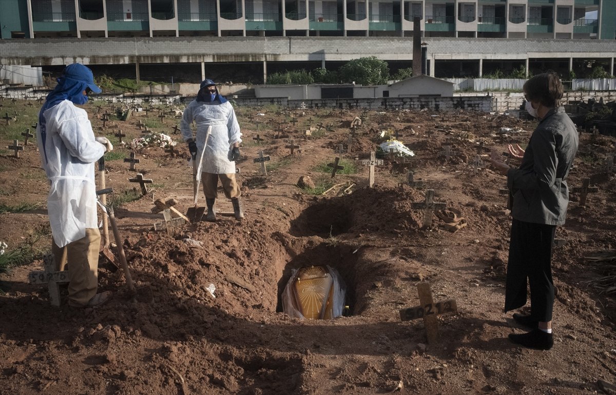 Brezilya'da son 24 saatte 3 bin 472 kişi koronavirüsten öldü