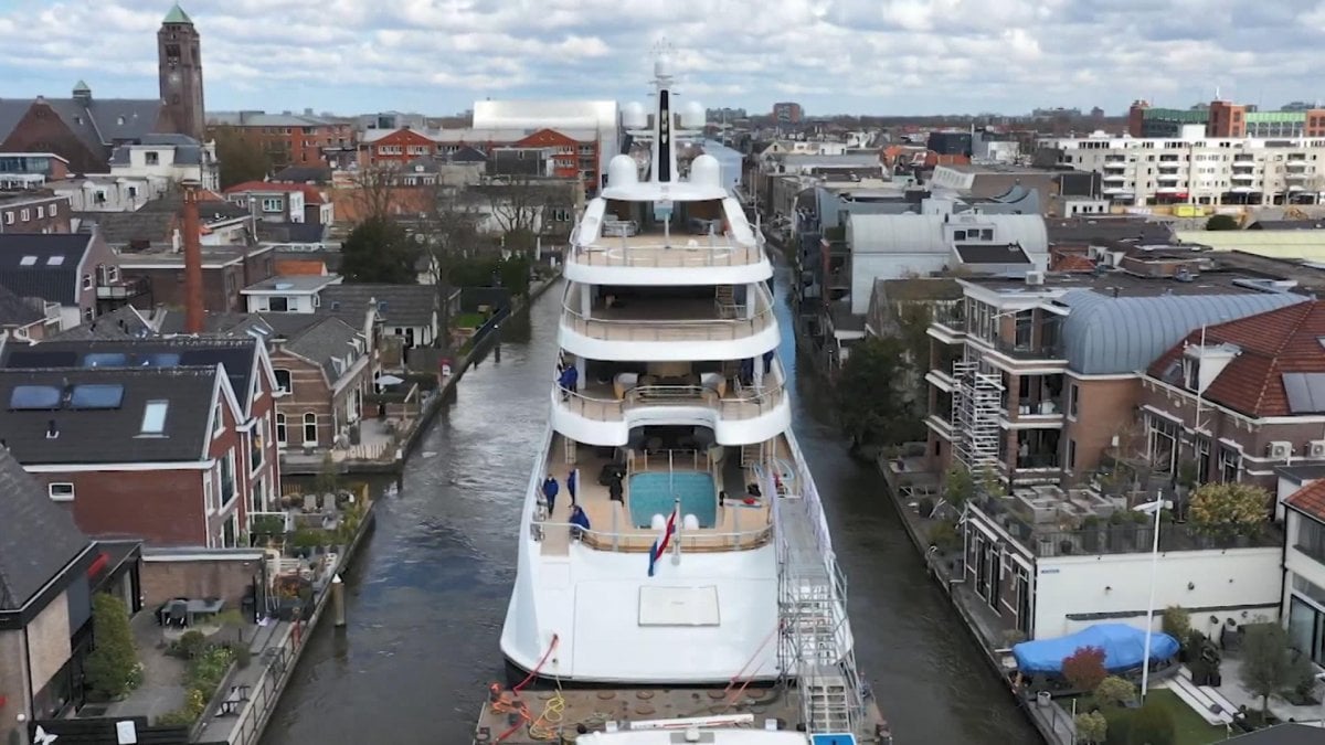 Luxury yacht of 94 meters passed through narrow channel in Netherlands #1