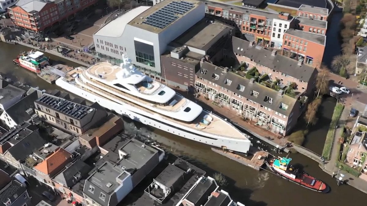 94-meter luxury yacht passed through narrow channel in Netherlands