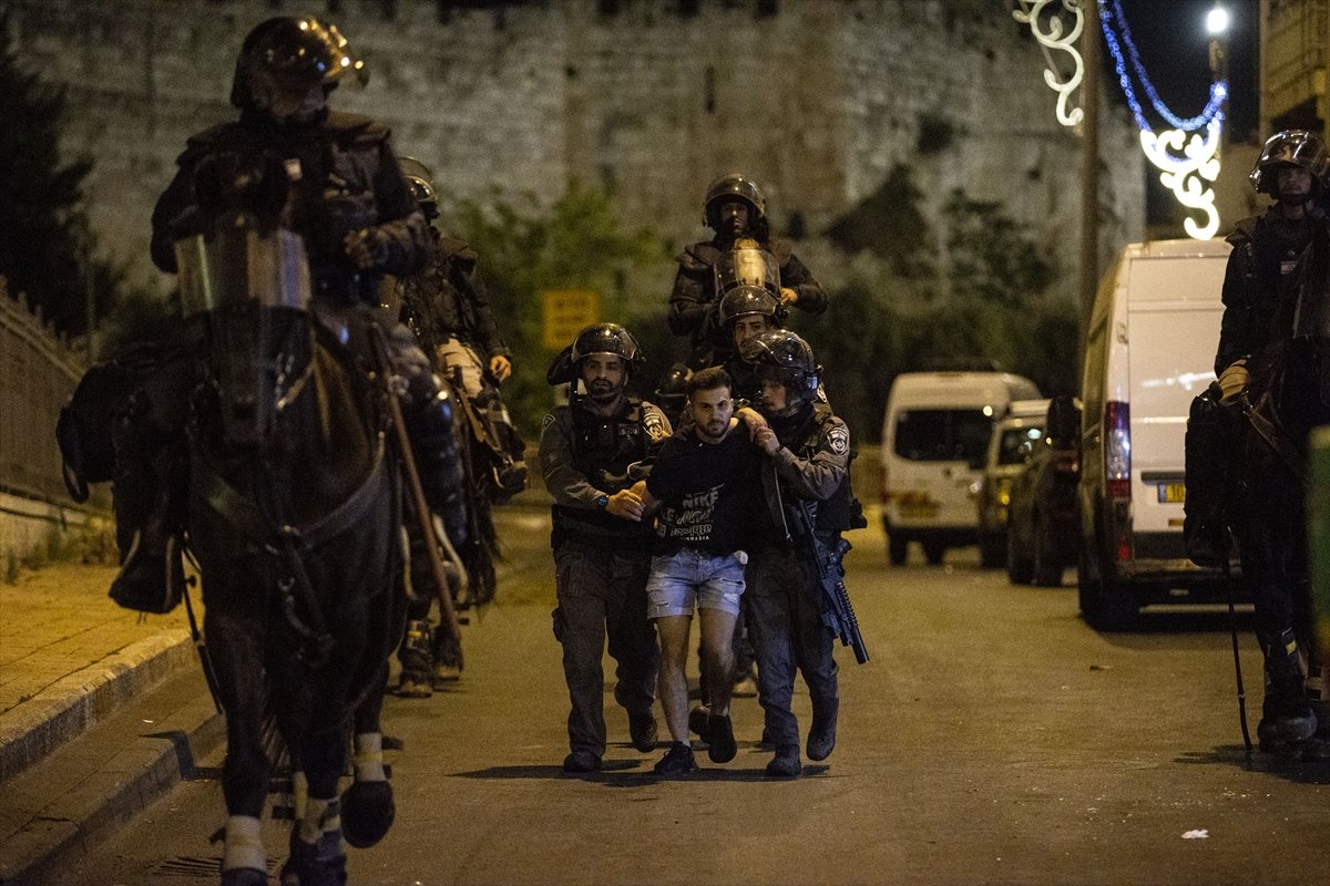 105 injured in Israeli police intervention against Palestinians in Jerusalem #3