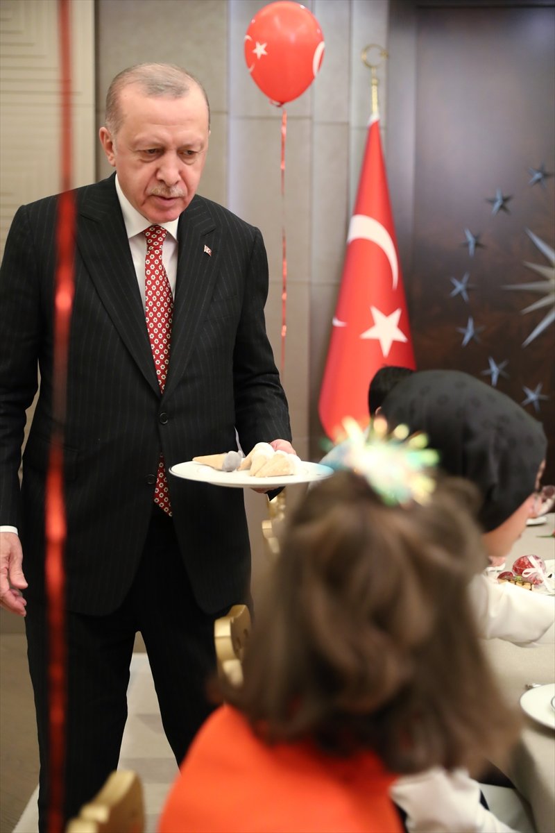 Cumhurbaşkanı Erdoğan, çocuklarla iftarda buluştu #12