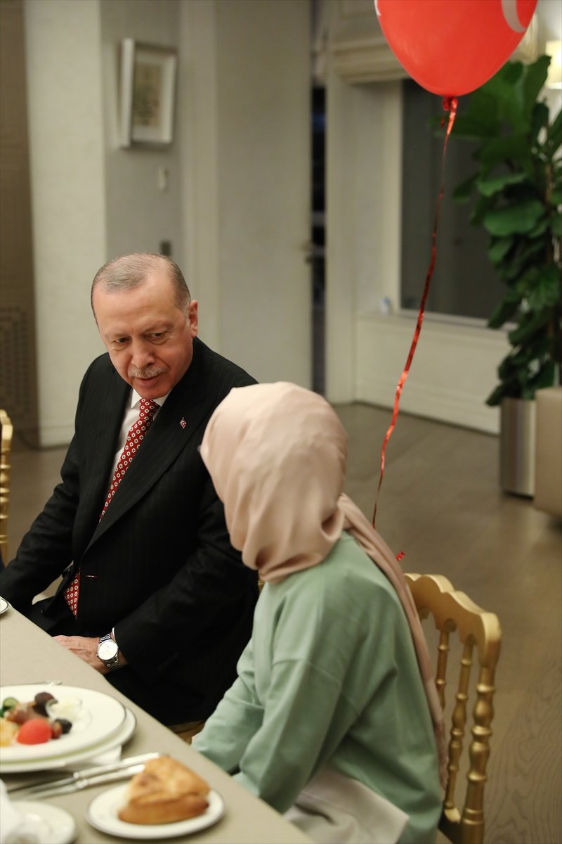 Cumhurbaşkanı Erdoğan, çocuklarla iftarda buluştu #11