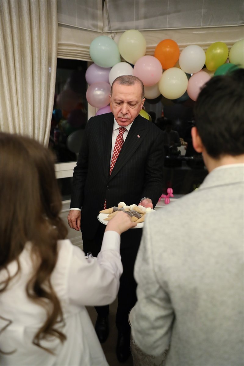 Cumhurbaşkanı Erdoğan, çocuklarla iftarda buluştu #14