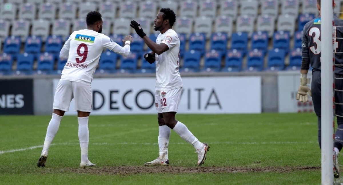 Boupendza ve Diouf, gol krallığı için yarışıyor