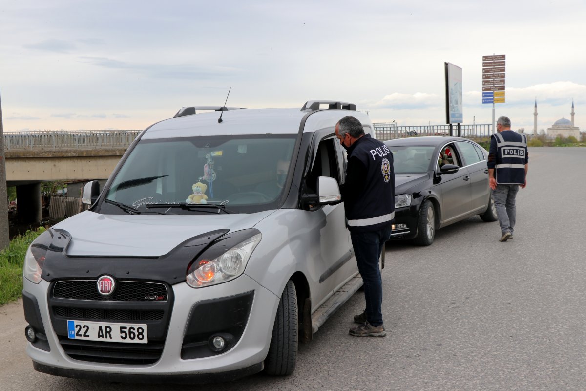 Edirne'de kısıtlamalara uymayanlara ceza kesildi