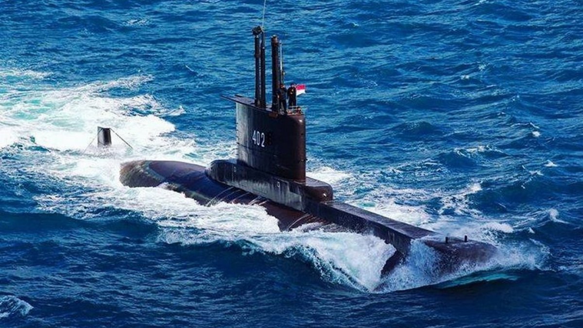 Submarine sank in Indonesia, all crew killed