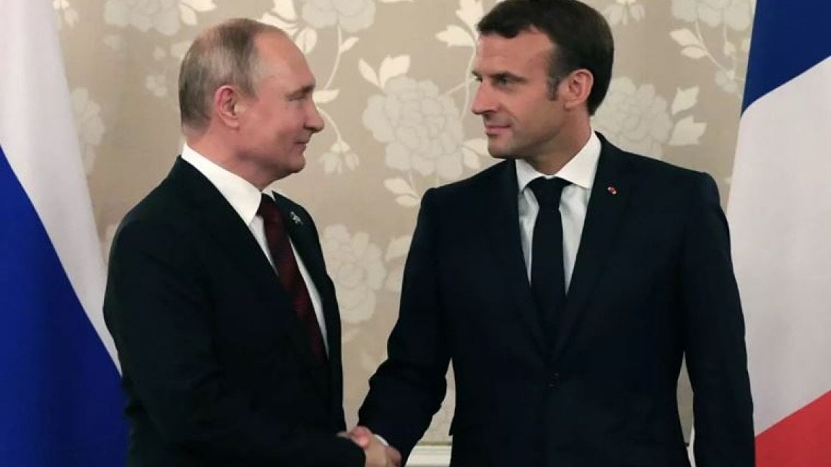Vladimir Putin had a phone conversation with Emmanuel Macron