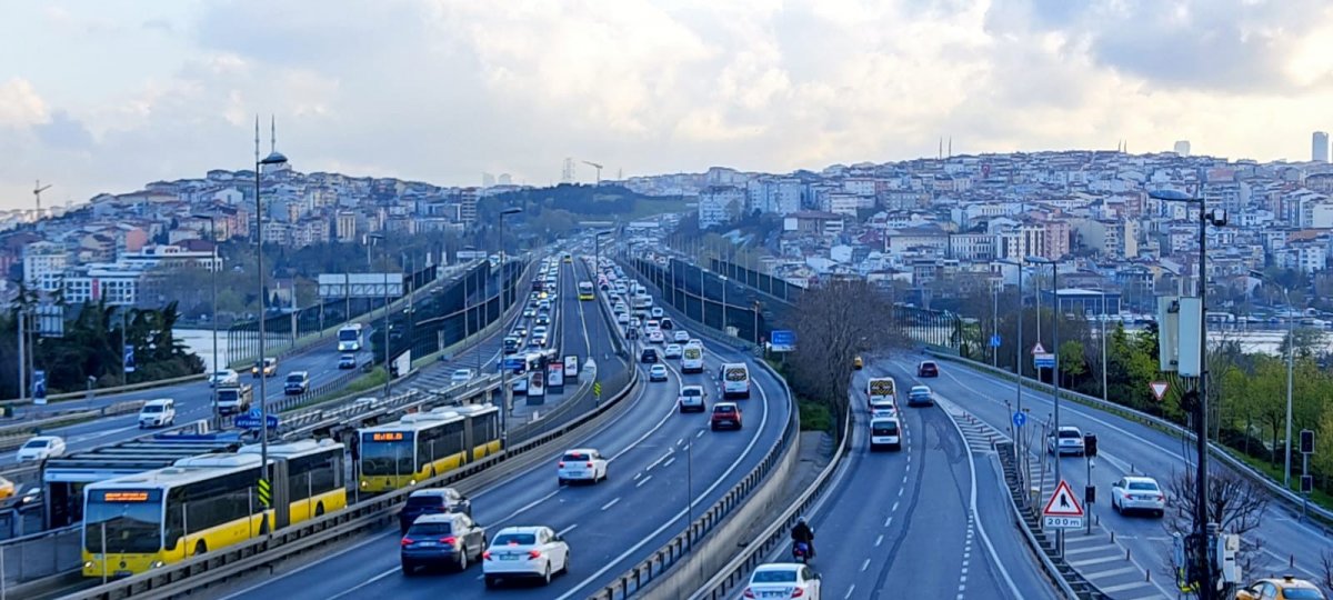 İstanbul'da 82 saatlik kısıtlama sonrası trafik yoğunluğu yaşanıyor