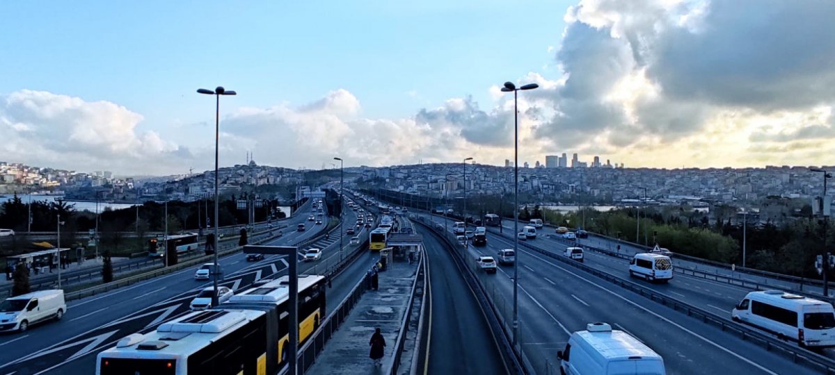 İstanbul'da 82 saatlik kısıtlama sonrası trafik yoğunluğu yaşanıyor