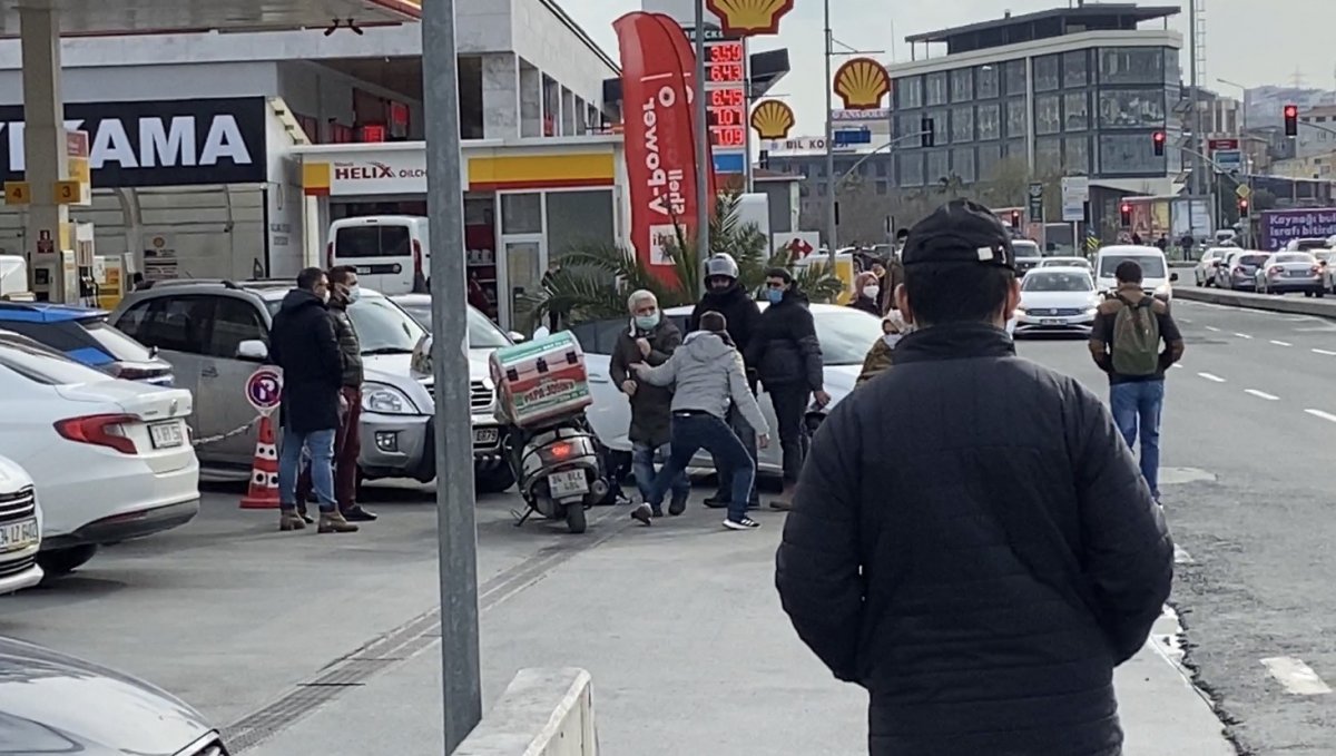 Kağıthane’de kaza sonrası kasklı yumruklu kavga