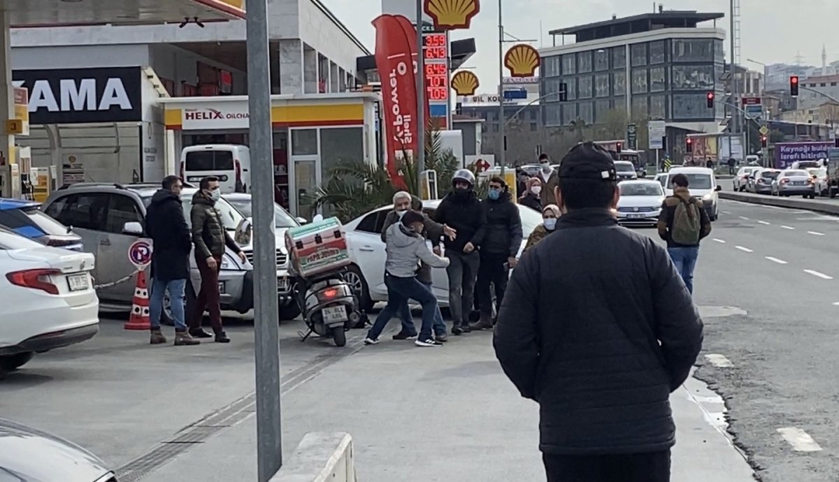 Kağıthane’de kaza sonrası kasklı yumruklu kavga