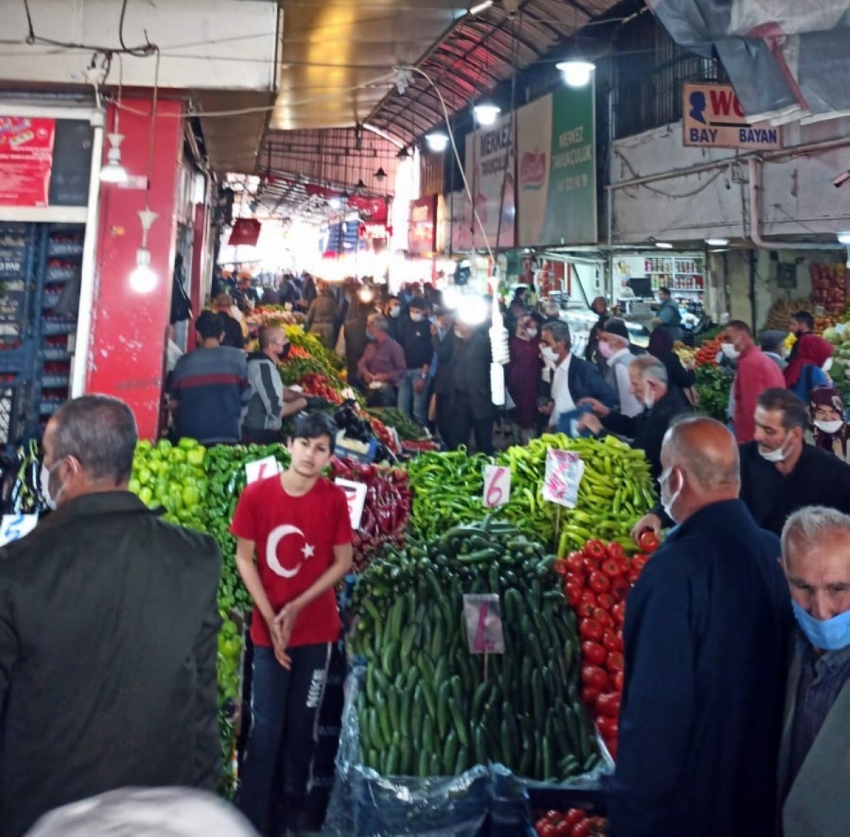 Antalya ve Mersin�de sebze üretimi artınca fiyatları düşmeye başladı