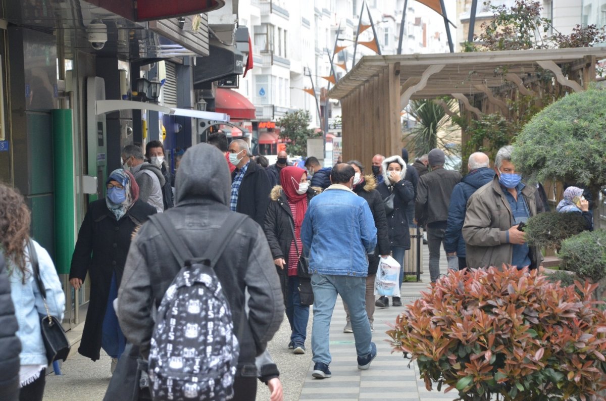 Sinop'ta kısıtlama sonrası caddeler doldu