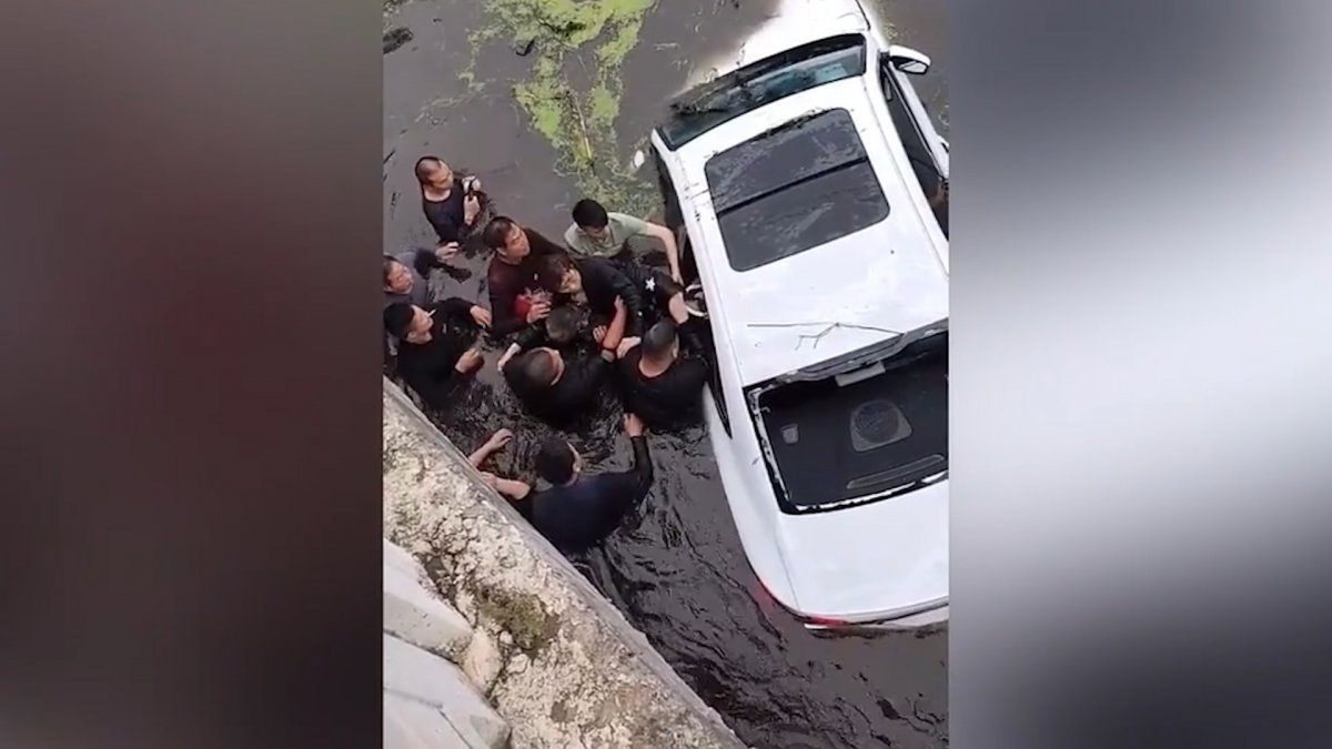 Passengers in a car that fell into a stream in China were rescued