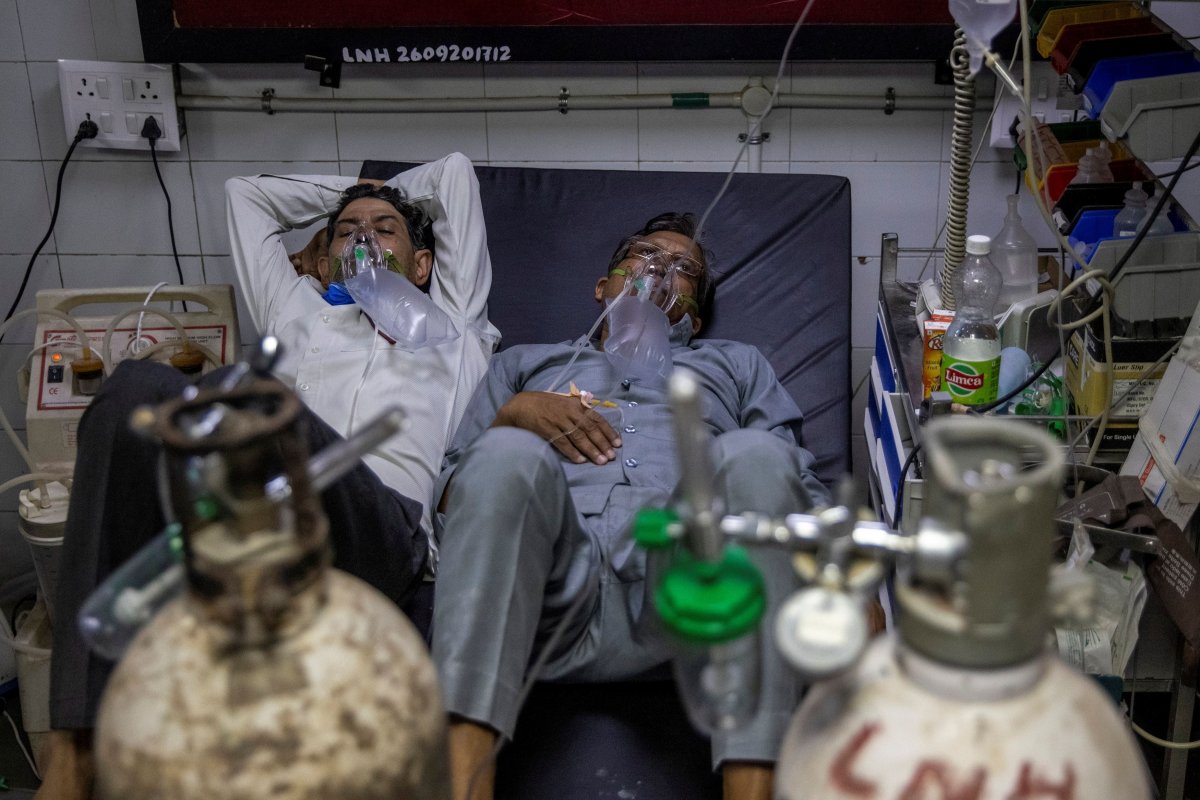 Hindistan'da oksijen ve remdesivir karaborsaya düştü