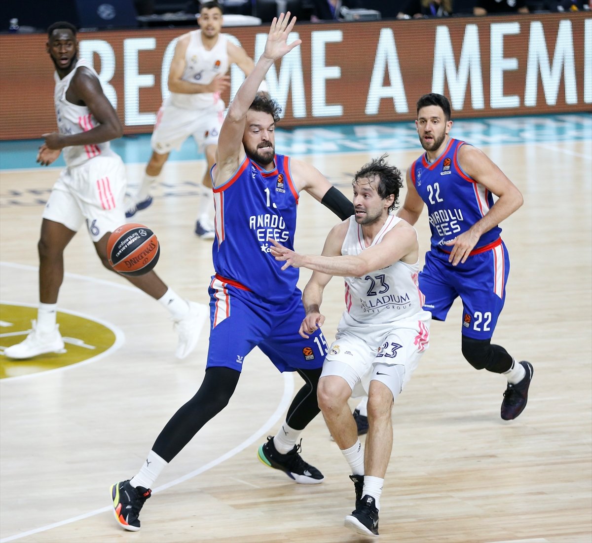 Efes, bu kez Madrid'e yenildi