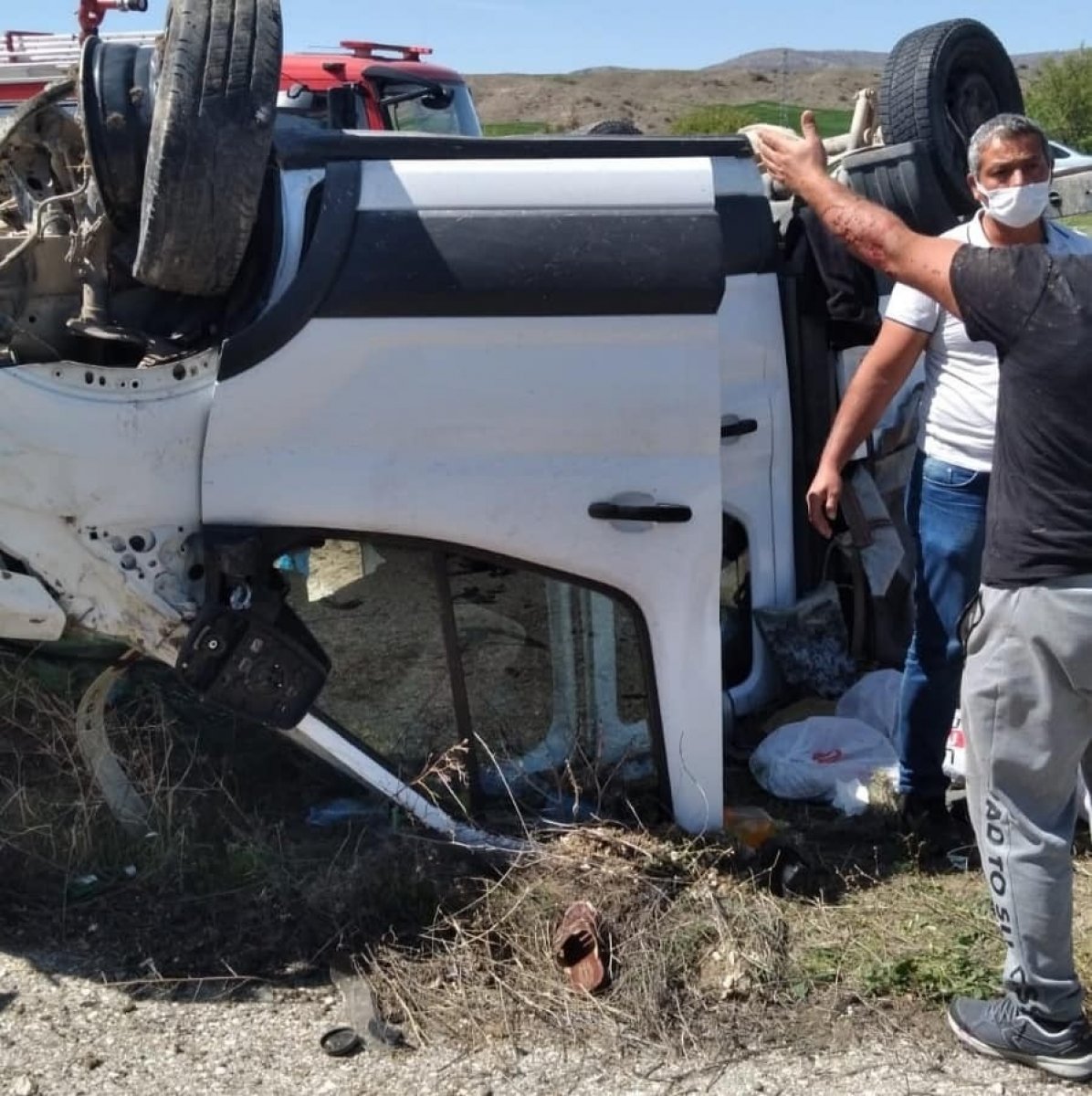 Çorum’da kontrolden çıkan araç devrildi