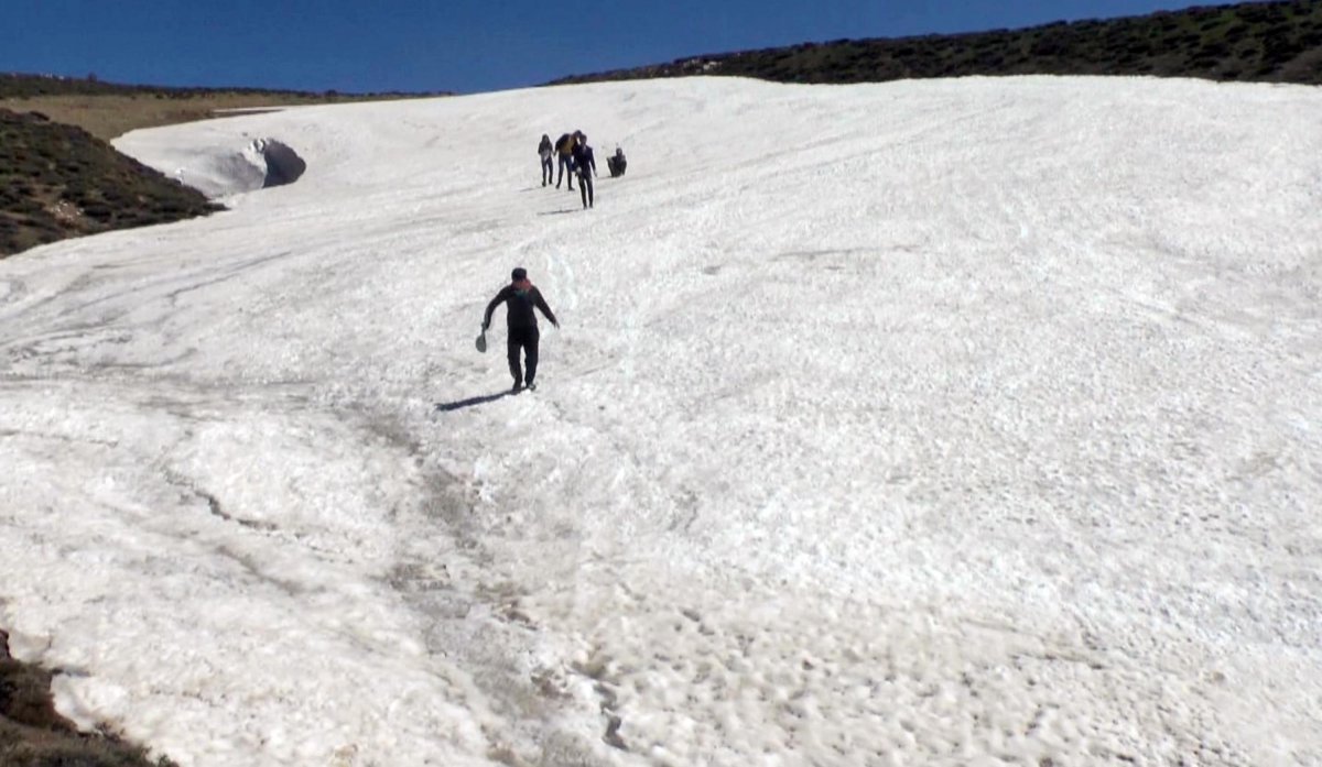 Muş Kurtik Dağı'nda kar kalınlığı 6 metreye ulaştı