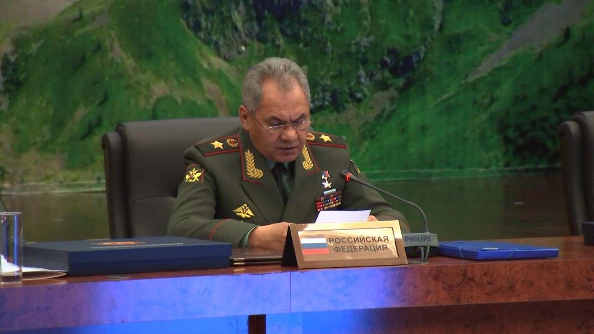Rusya Savunma Bakanı Şoygu: NATO, Avrupa'daki birliklerini savaşa hazırlıyor