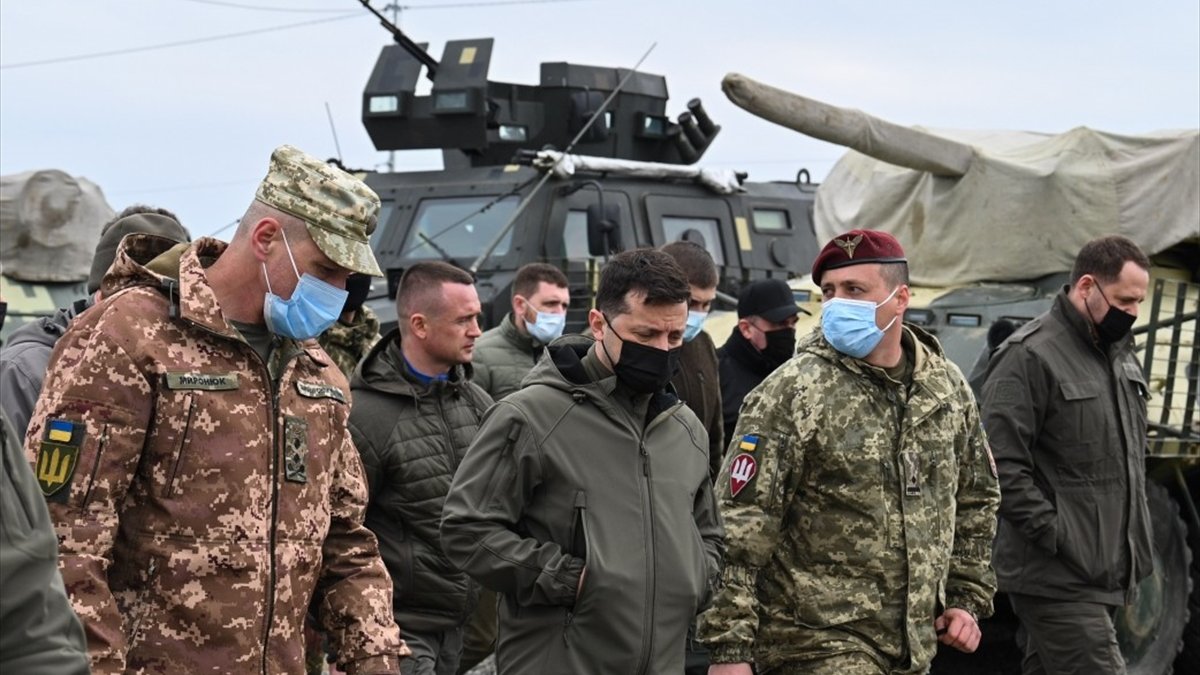 Visit from President of Ukraine Zelensky to the front line