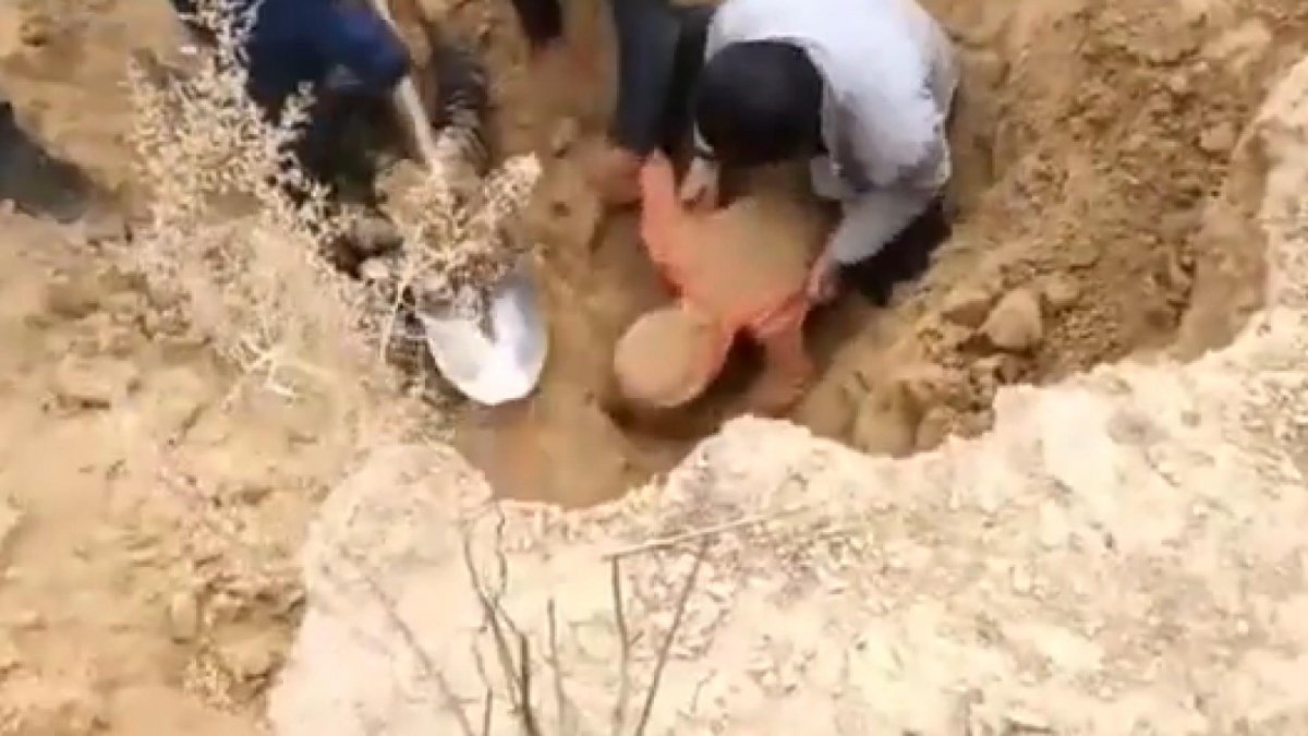 Landslide in China: 2 children stranded #2