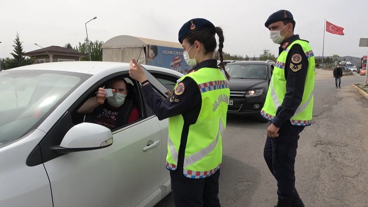 Tam kapanma öncesi 43 ilin geçiş güzergahında araç yoğunluğu