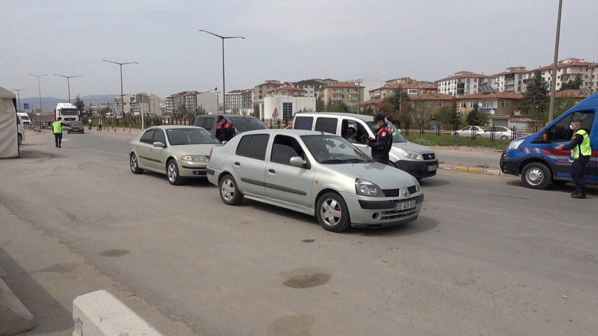 Tam kapanma öncesi 43 ilin geçiş güzergahında araç yoğunluğu