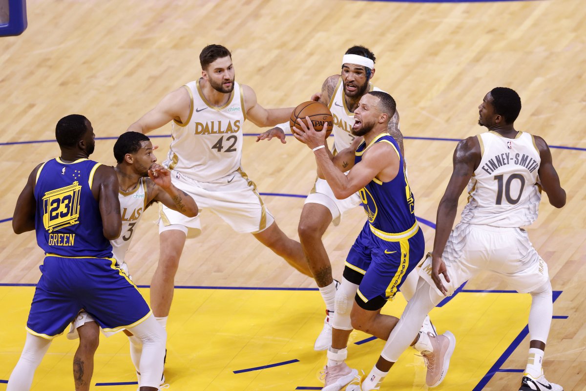 Dallas'tan Warriors'a 30 sayı fark