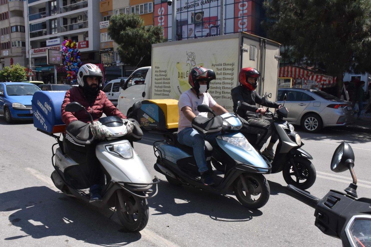 İzmir'de motosikletli kuryeler yaşadıkları zorlukları anlattı