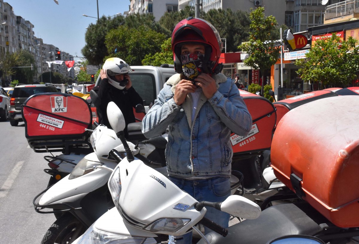 İzmir'de motosikletli kuryeler yaşadıkları zorlukları anlattı