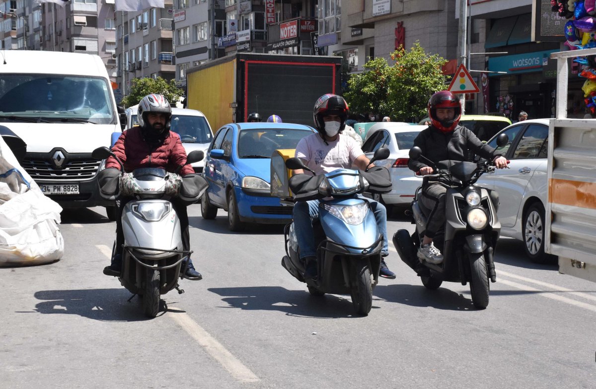 İzmir'de motosikletli kuryeler yaşadıkları zorlukları anlattı