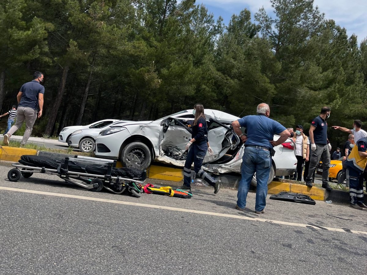 Muğla'da iki otomobil çarpıştı: 1 ölü, 5 yaralı