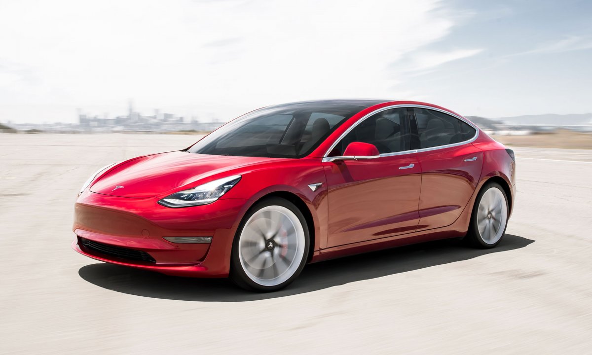 Dünyanın en çok satan premium sedan modeli Tesla Model 3 oldu