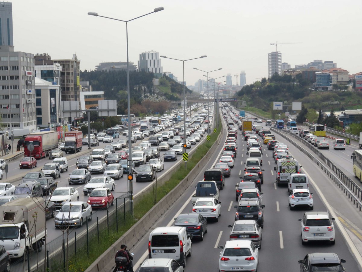 İstanbul'da trafik yoğunluğu yüzde 72'ye ulaştı