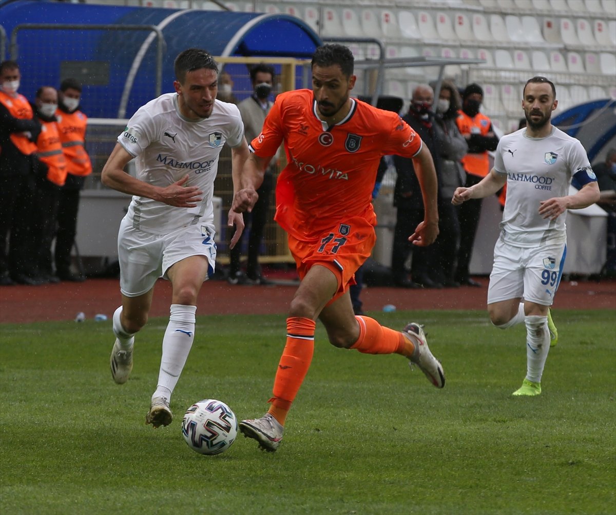 Başakşehir, deplasmanda BB Erzurumspor'u 2 golle mağlup etti