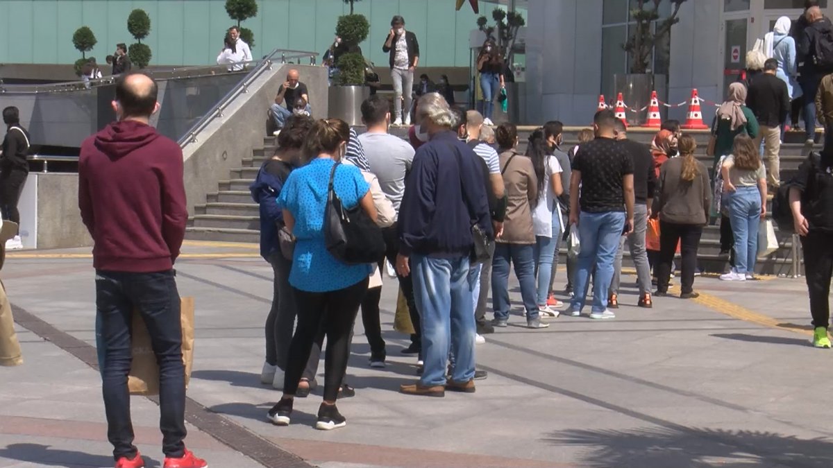 İstanbul'da tam kapanma öncesi 'AVM yoğunluğu'