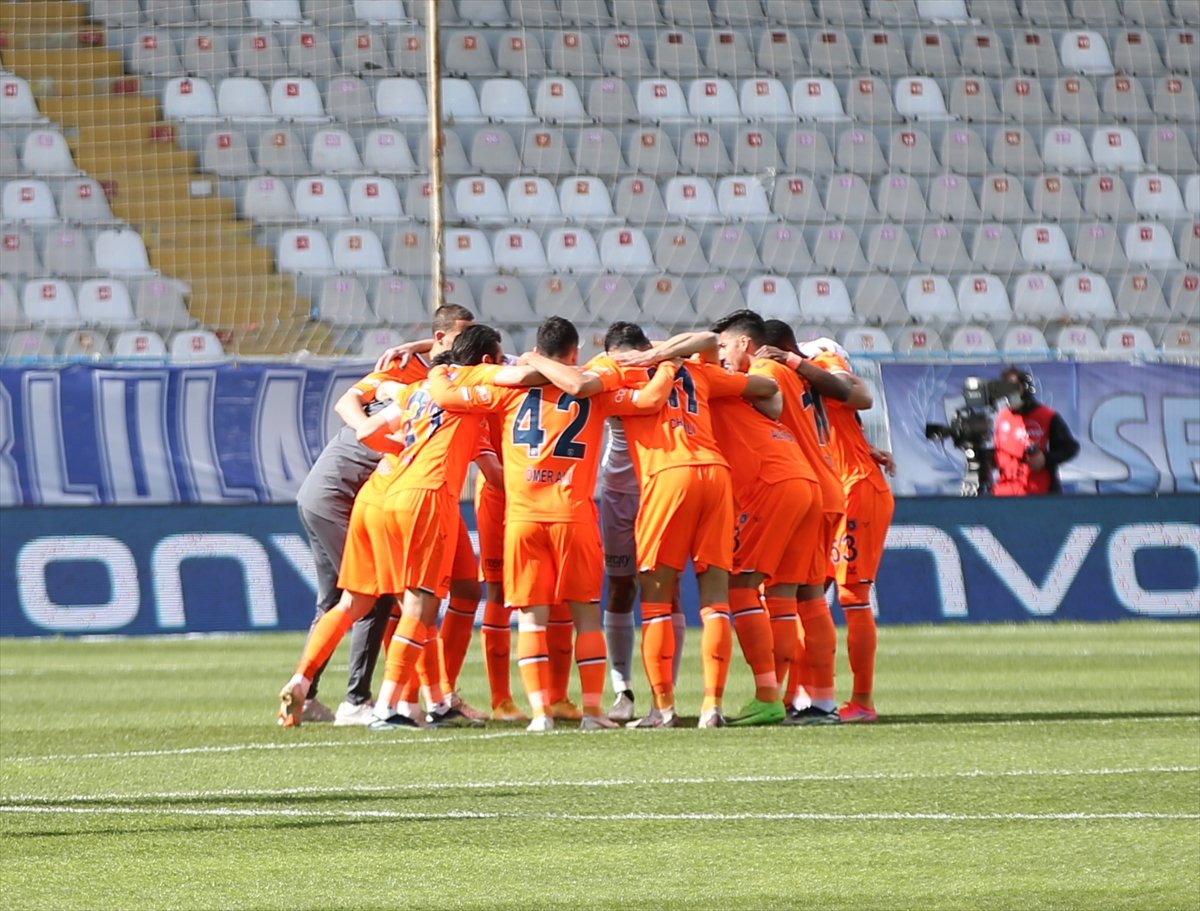 Başakşehir, deplasmanda BB Erzurumspor'u 2 golle mağlup etti