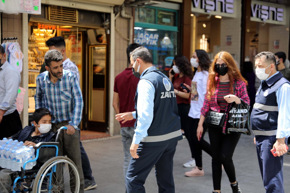 Gaziantep'te kapanma öncesi çarşılar doldu