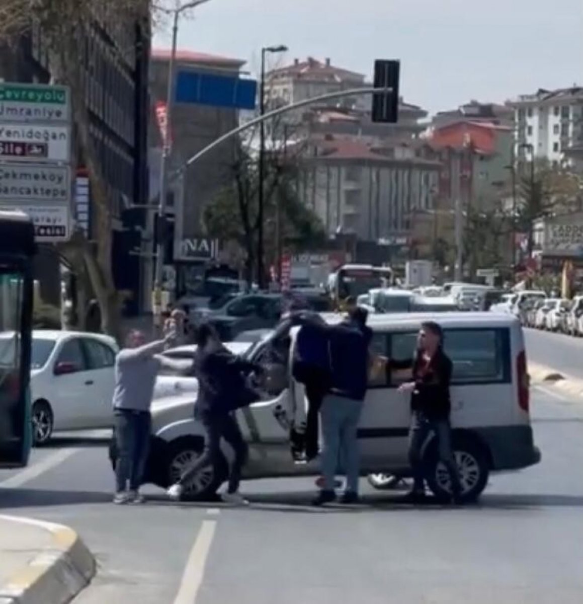 Çekmeköy’de trafik kavgası