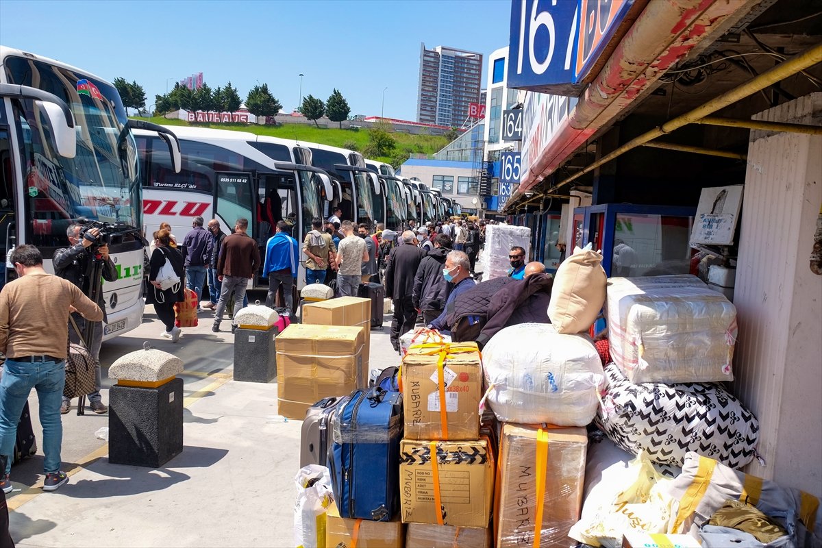 İstanbul da otogarlarda  tam kapanma  yoğunluğu #2