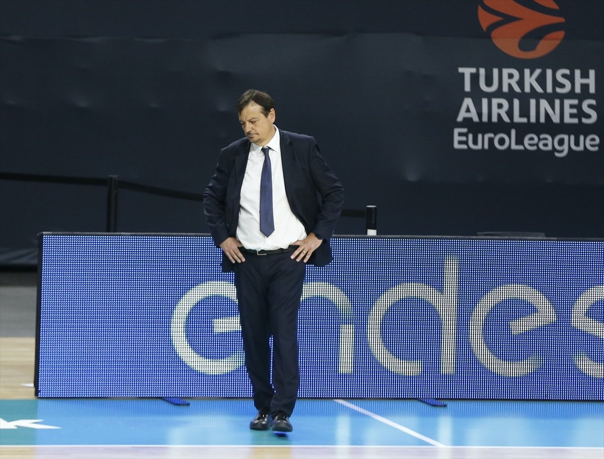 Anadolu Efes'i 82-76 yenen Real Madrid, seriyi 2-2'ye getirdi