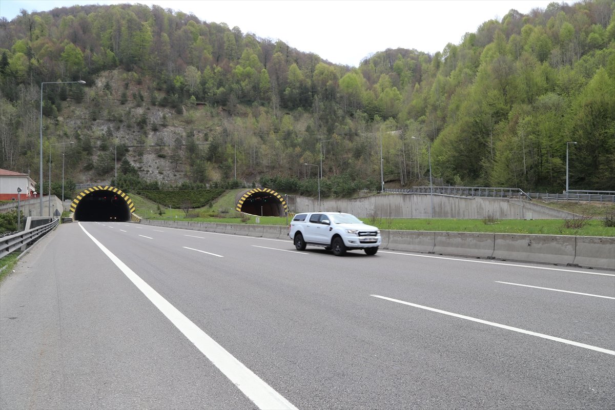 Bolu Dağı Tüneli'nden 2 günde 100 binden fazla araç geçti