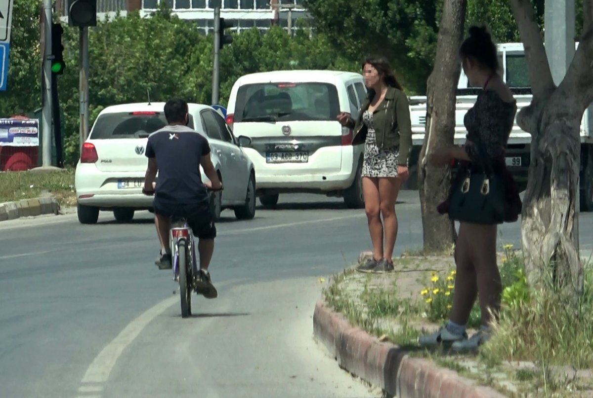 Antalya caddelerinde fuhuş pazarlığı